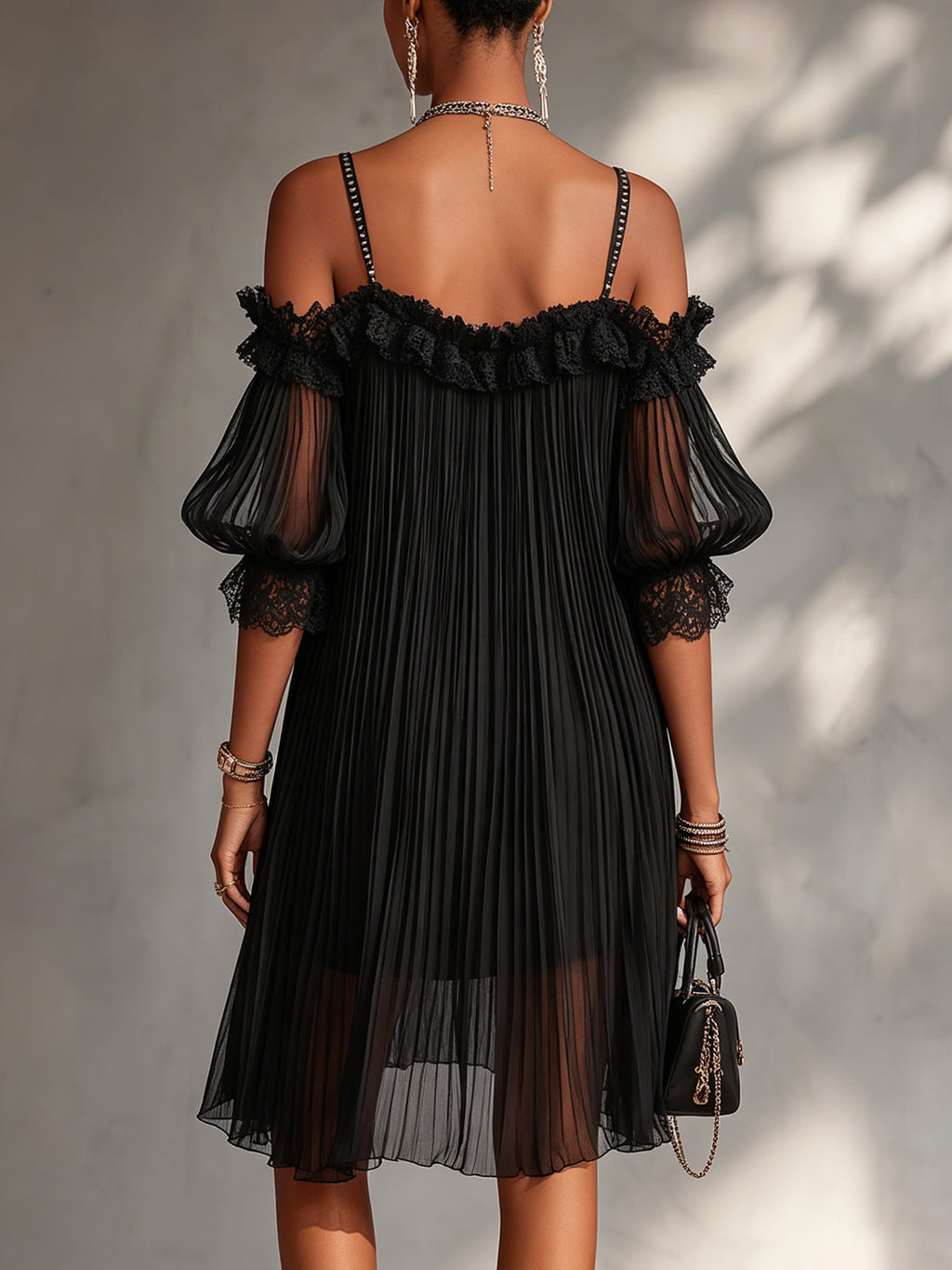 VITTORIA | MINI VESTIDO NEGRO DE MUSLINA CON HOMBROS DESCUBIERTOS Y BORDES DE ENCANTO