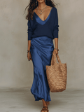 Conjunto Elegante de Suéter de Punto y Falda Midi de Satén Azul Marino
