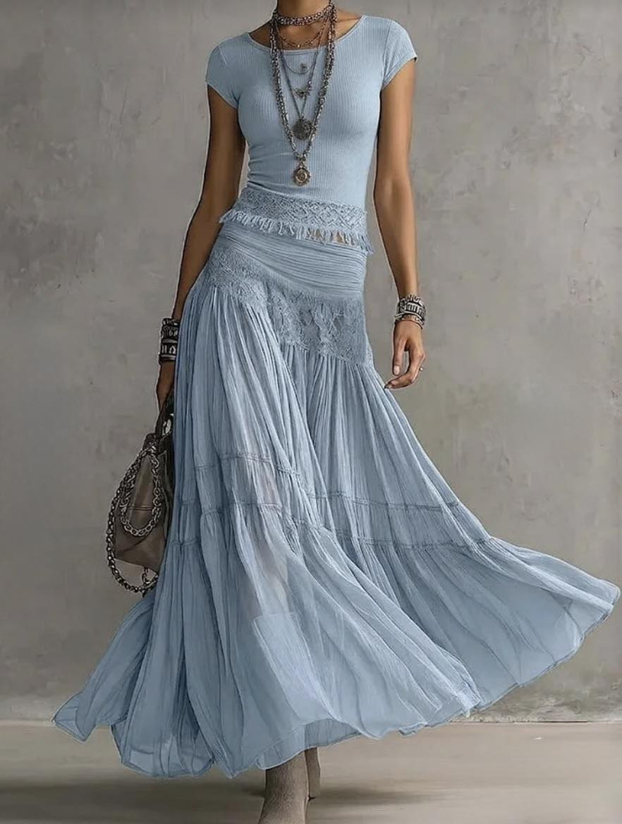 CONJUNTO DE TOP DE ENCAJE AZUL Y FALDA MAXI PLISADA