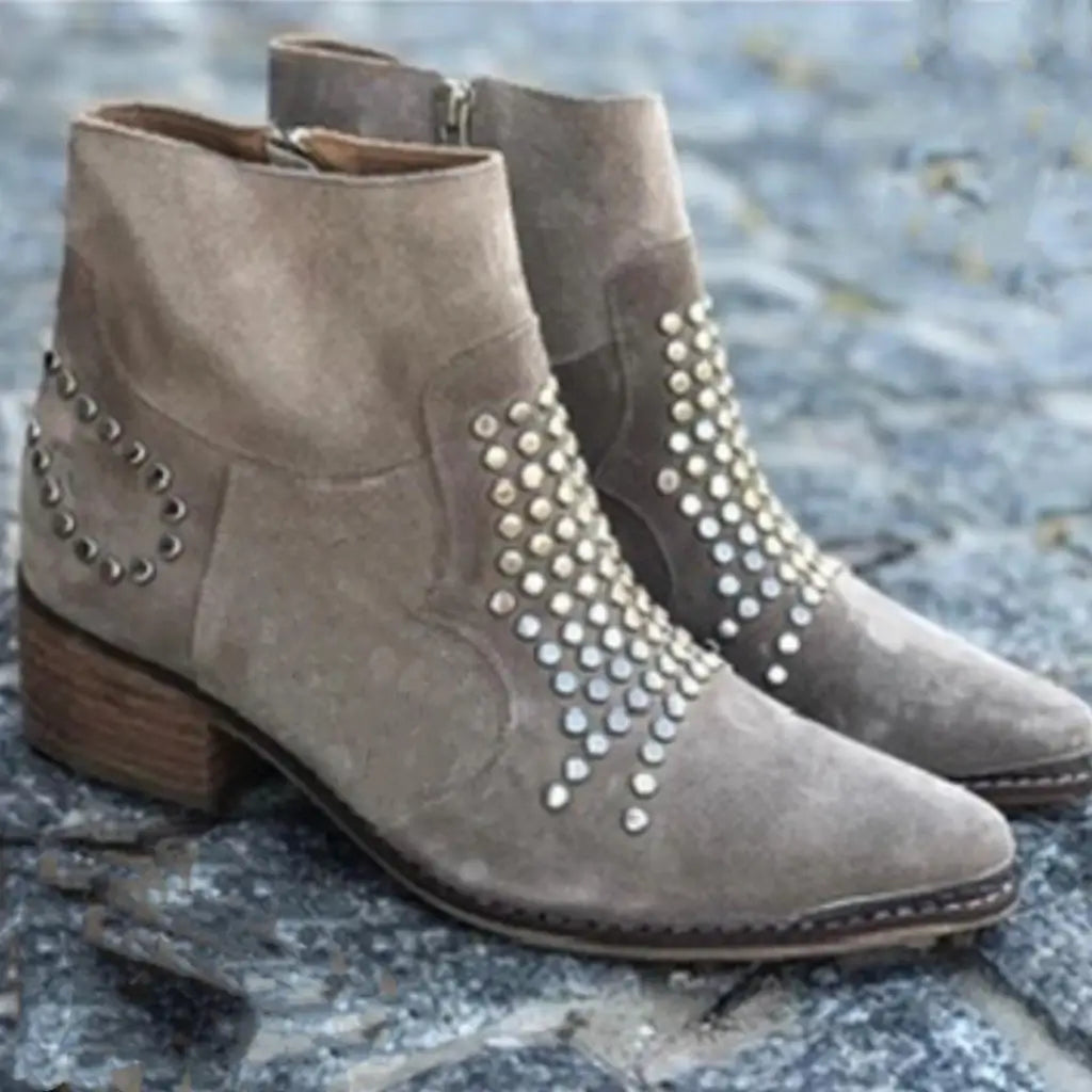 Aina | Botas con Bordes Tachonados