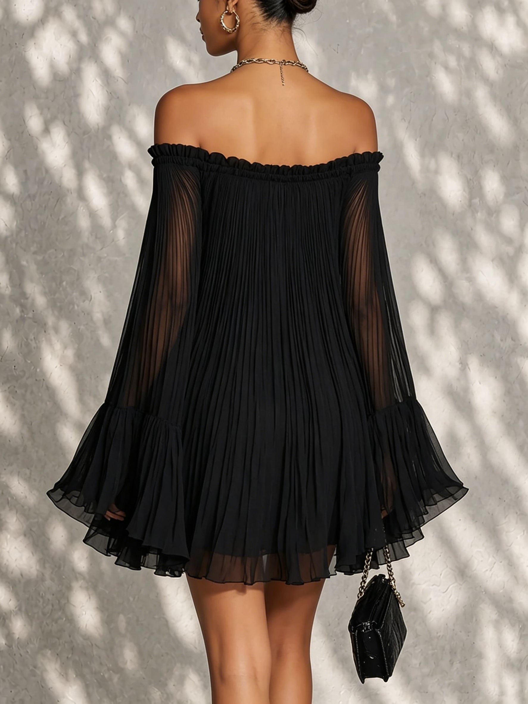 Ginevra | Mini vestido negro con hombros descubiertos