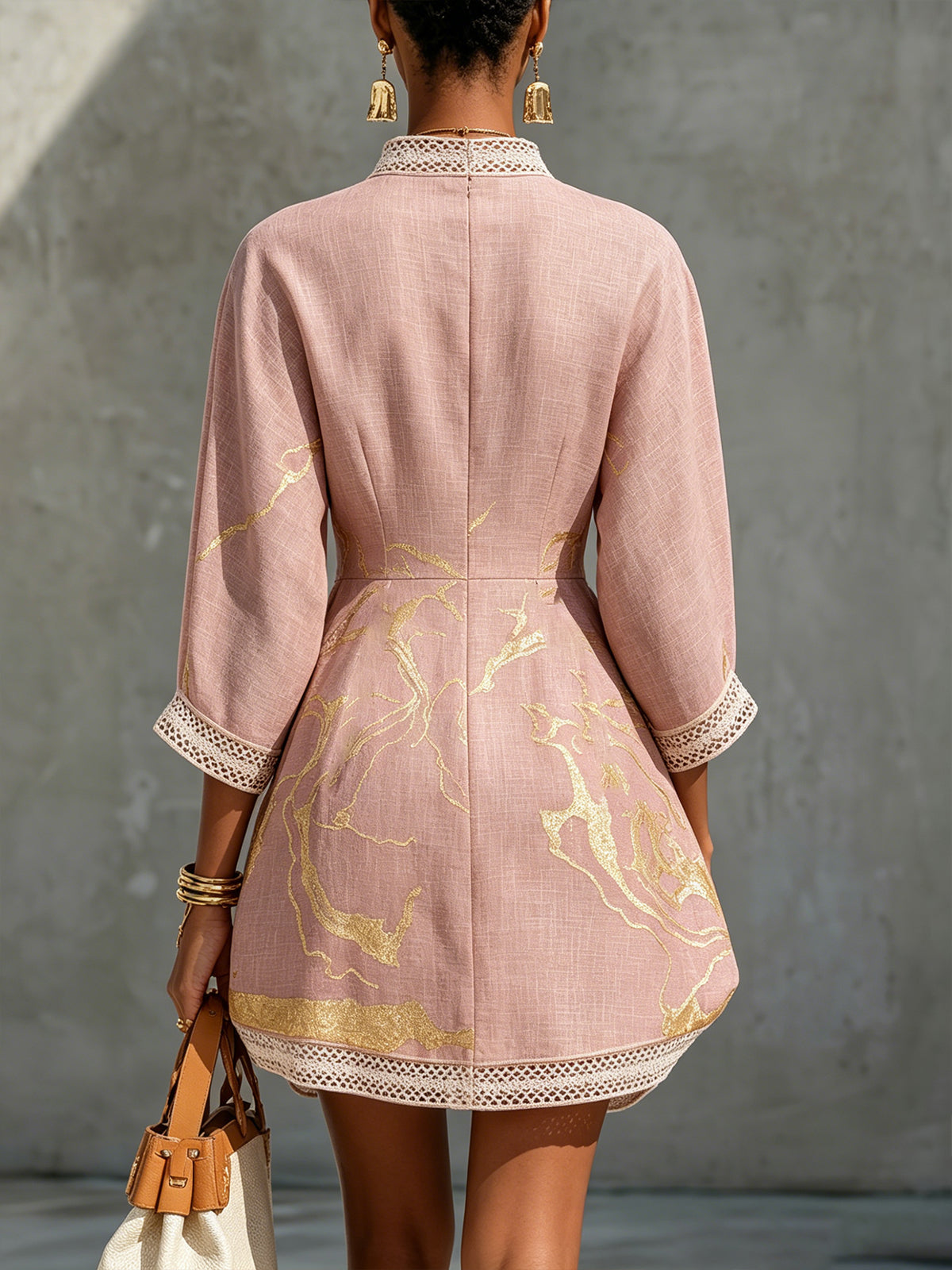 Vestido Mini de Encaje de Crochet con Escote en V de Oro Rosa