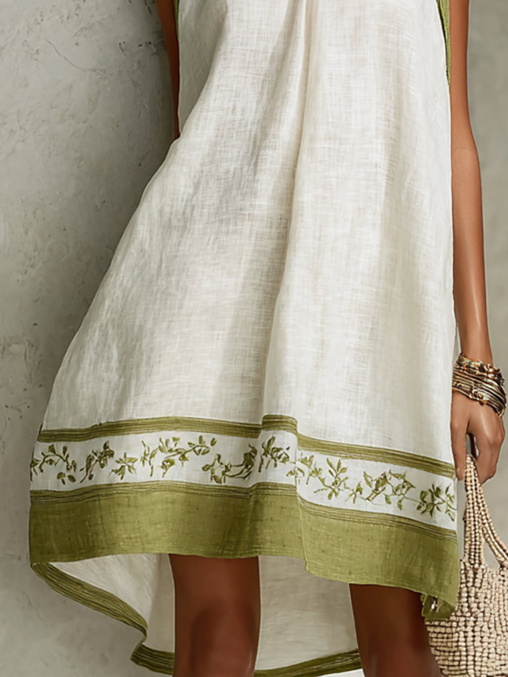 Vestido Mini A-Line Sin Mangas en Blanco y Verde Oliva con Estampado Floral