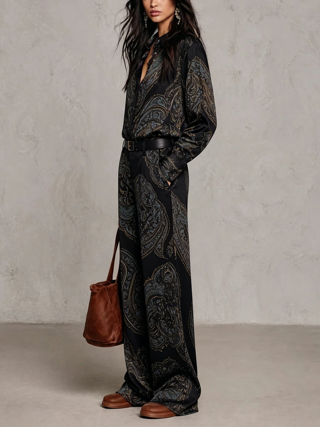 Gloria | Camisa de seda de manga larga con estampado paisley en burdeos y pantalones de pierna ancha