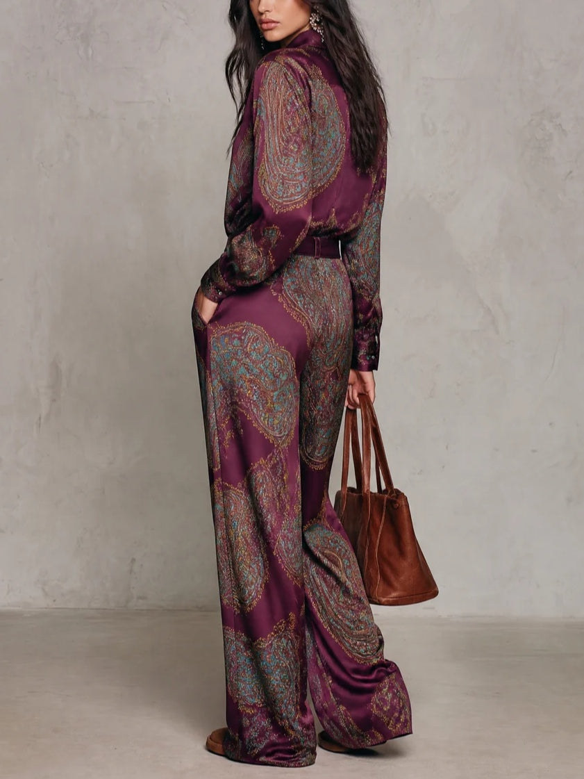 Gloria | Camisa de seda de manga larga con estampado paisley en burdeos y pantalones de pierna ancha