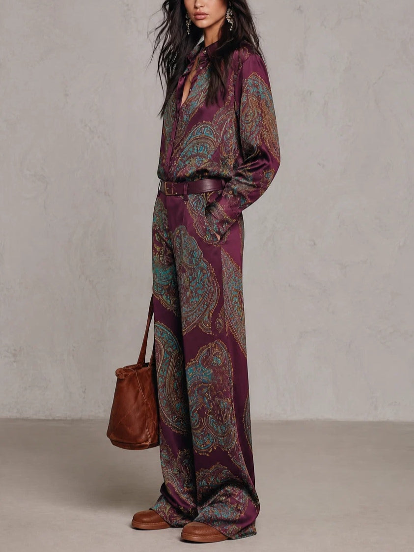 Gloria | Camisa de seda de manga larga con estampado paisley en burdeos y pantalones de pierna ancha