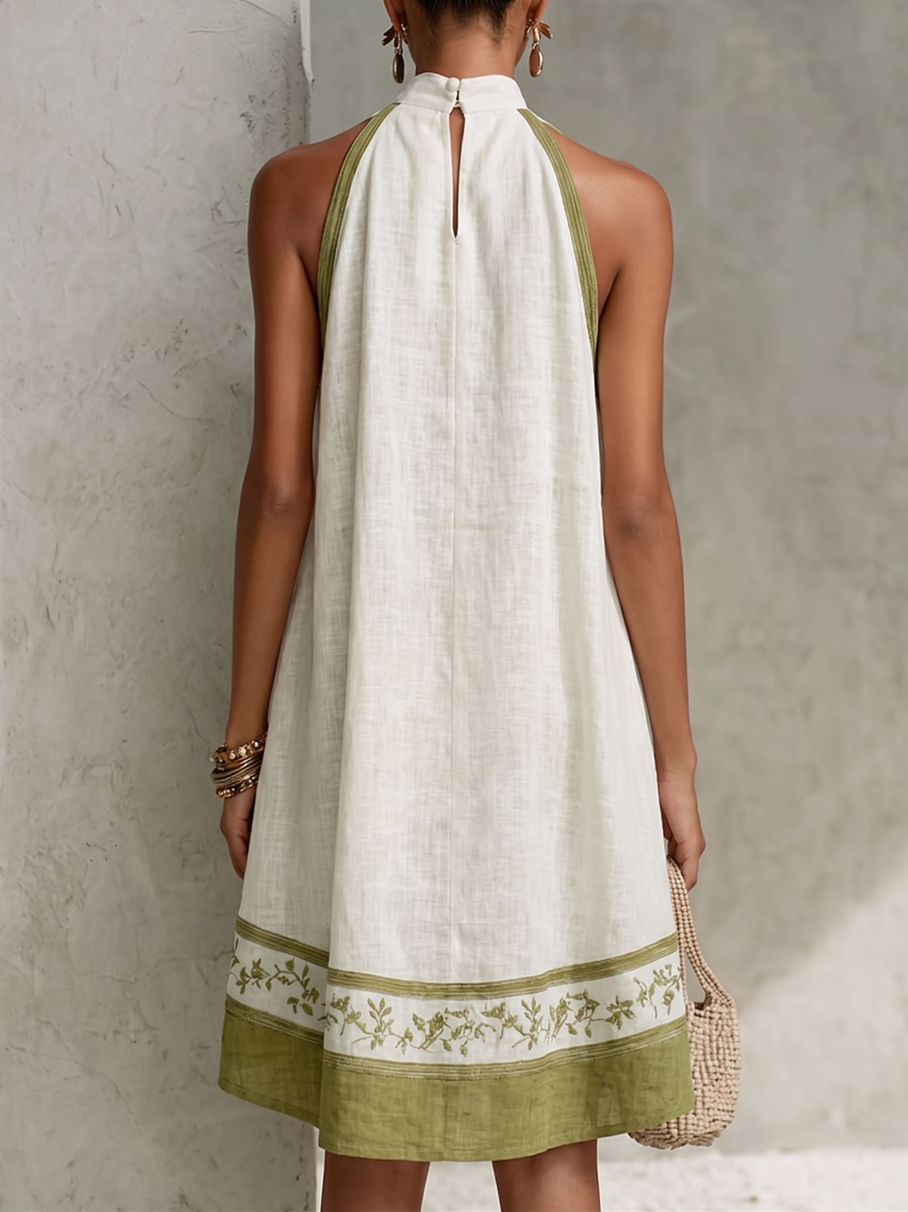 Vestido Mini A-Line Sin Mangas en Blanco y Verde Oliva con Estampado Floral